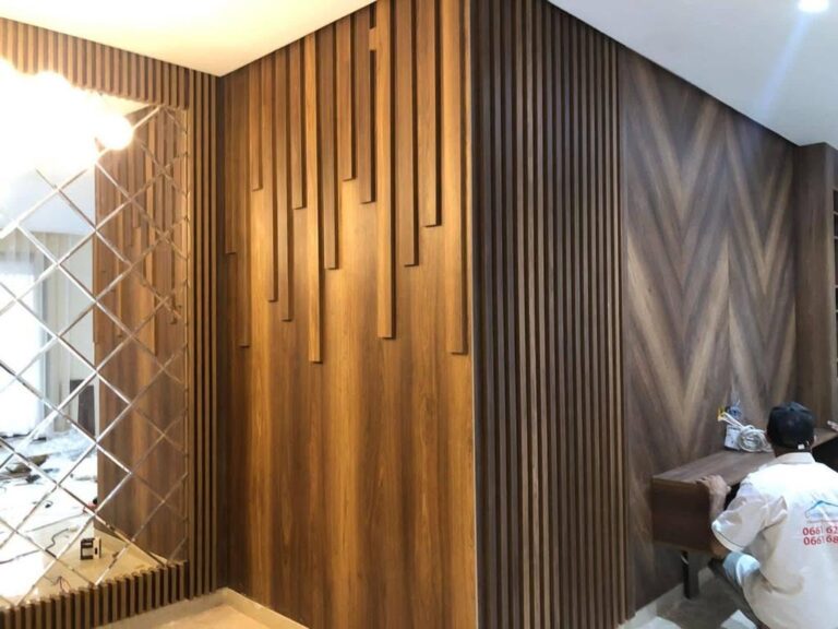 Habillage Muraille sur mesure en bois massif — Dar Dmana Decor