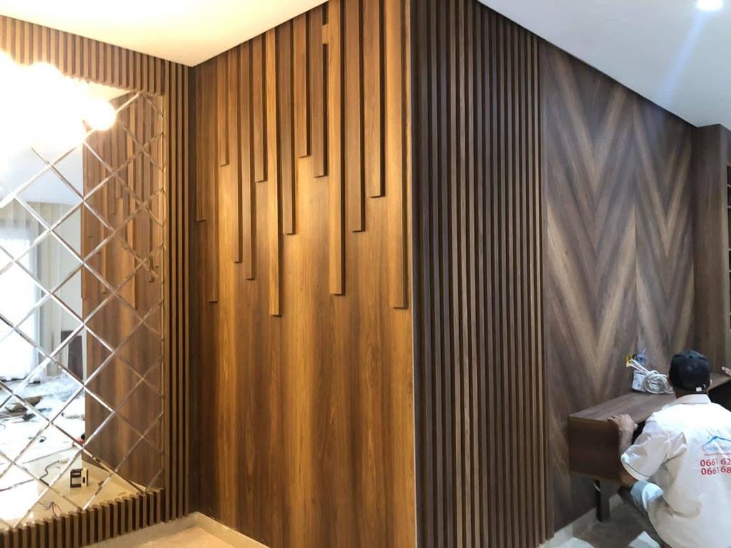 Habillage Muraille sur mesure en bois massif — Dar Dmana Decor