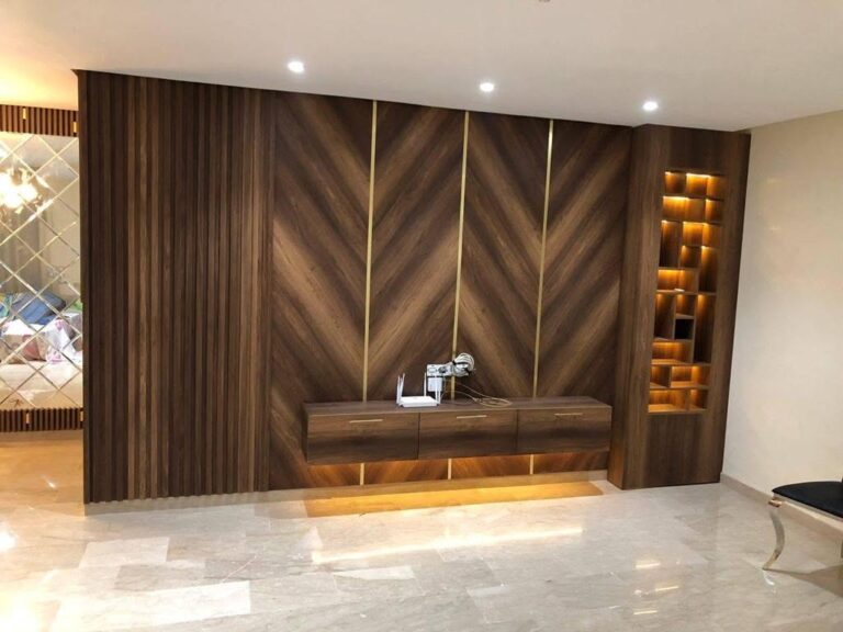 Habillage Muraille sur mesure en bois massif — Dar Dmana Decor