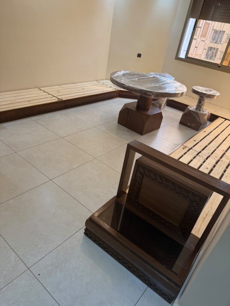 Salon marocain Njimat sur mesure en bois massif — Salon Économique